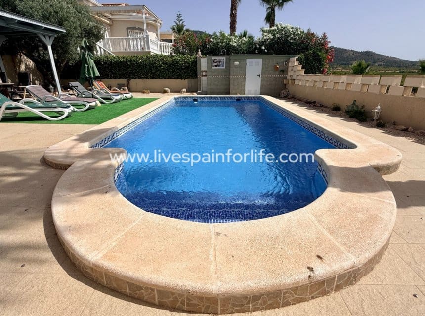 7 bedroom Villa for sale in Hondon de las Nieves with pool garage - € 399,950 (Ref: 10140282)