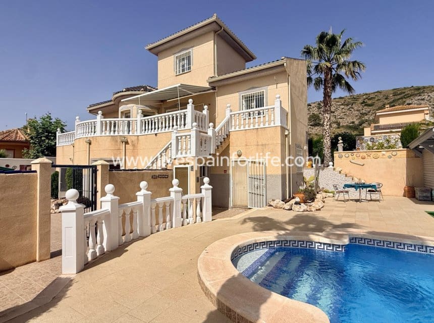 7 bedroom Villa for sale in Hondon de las Nieves with pool garage - € 399,950 (Ref: 10140282)
