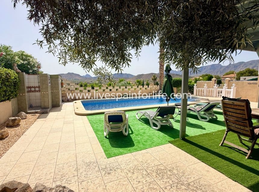 7 bedroom Villa for sale in Hondon de las Nieves with pool garage - € 399,950 (Ref: 10140282)