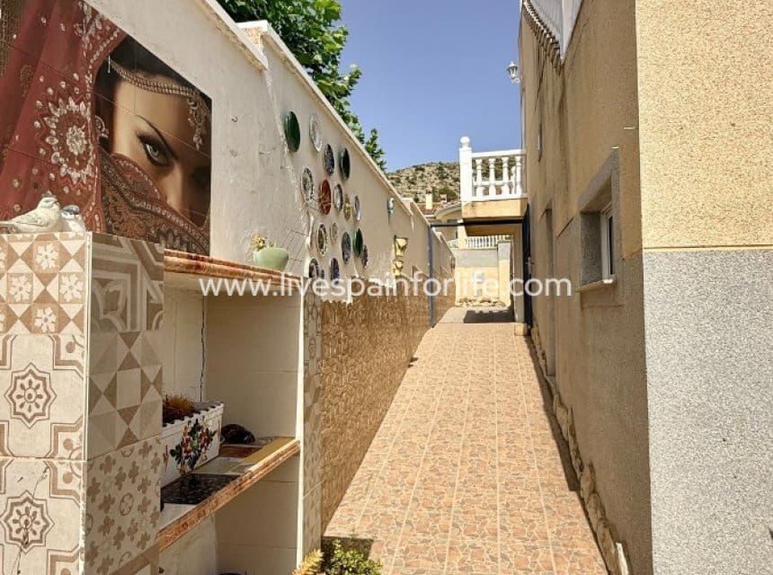 7 bedroom Villa for sale in Hondon de las Nieves with pool garage - € 399,950 (Ref: 10140282)
