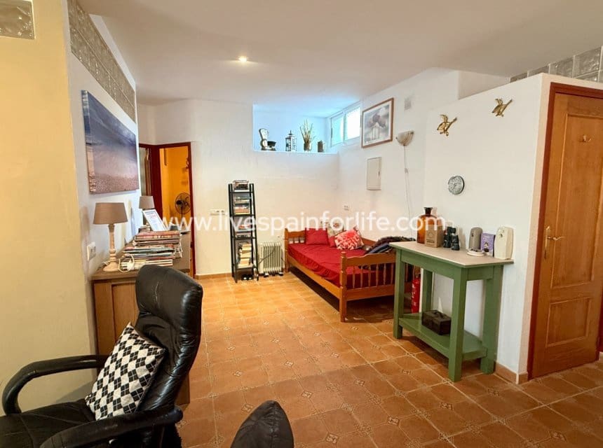 7 bedroom Villa for sale in Hondon de las Nieves with pool garage - € 399,950 (Ref: 10140282)