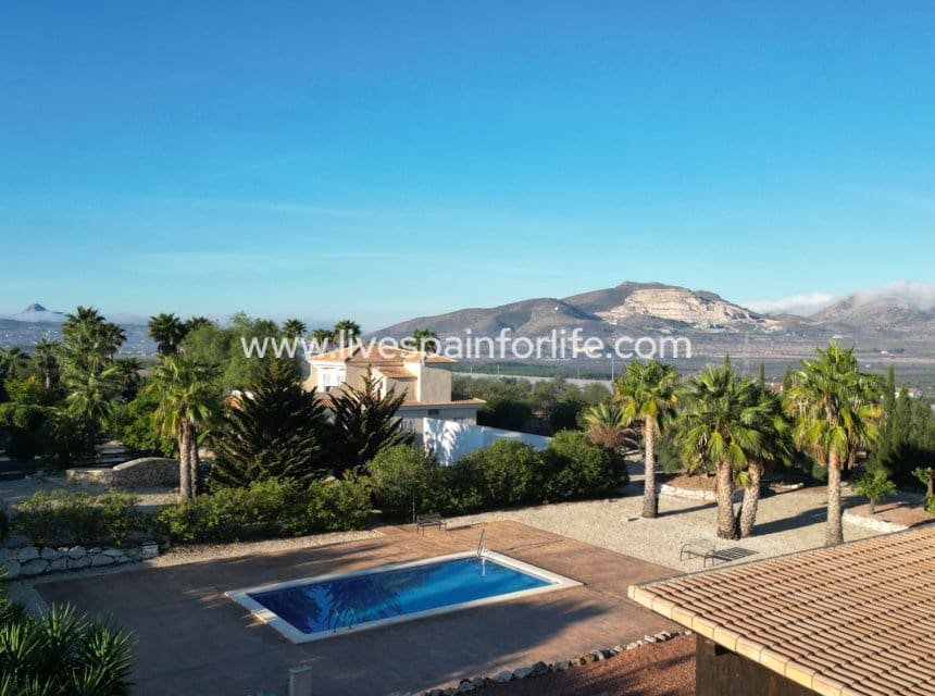 3 soverom Villa til salgs i Hondon de las Nieves med svømmebasseng garasje - € 450 000 (Ref: 10140285)