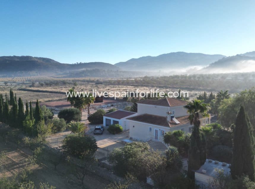 3 soverom Villa til salgs i Hondon de las Nieves med svømmebasseng garasje - € 450 000 (Ref: 10140285)