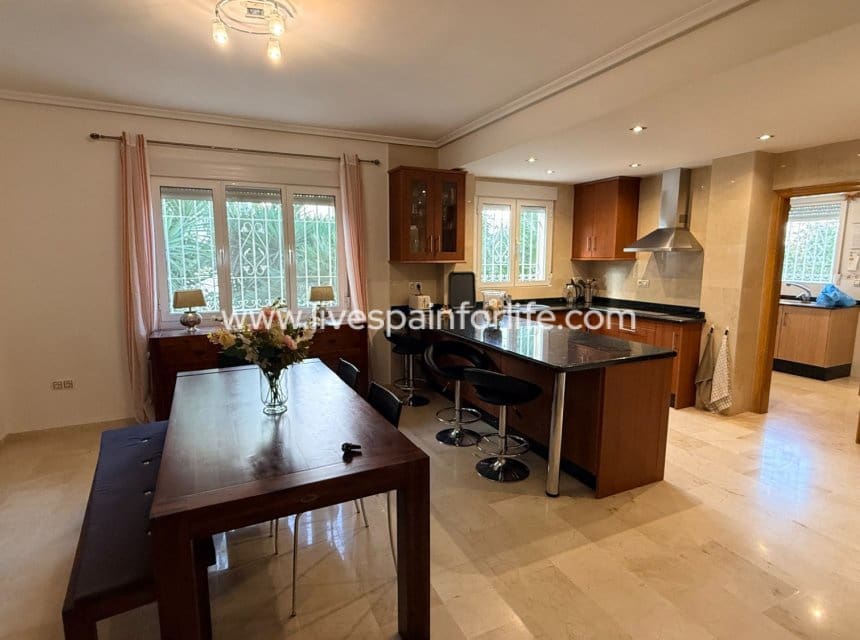 3 soverom Villa til salgs i Hondon de las Nieves med svømmebasseng garasje - € 450 000 (Ref: 10140285)