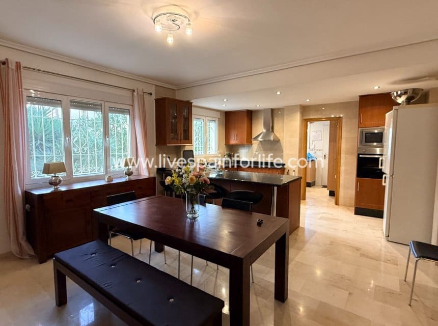 3 soverom Villa til salgs i Hondon de las Nieves med svømmebasseng garasje - € 450 000 (Ref: 10140285)
