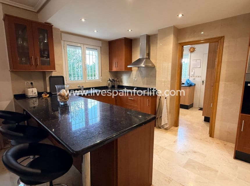 3 soverom Villa til salgs i Hondon de las Nieves med svømmebasseng garasje - € 450 000 (Ref: 10140285)