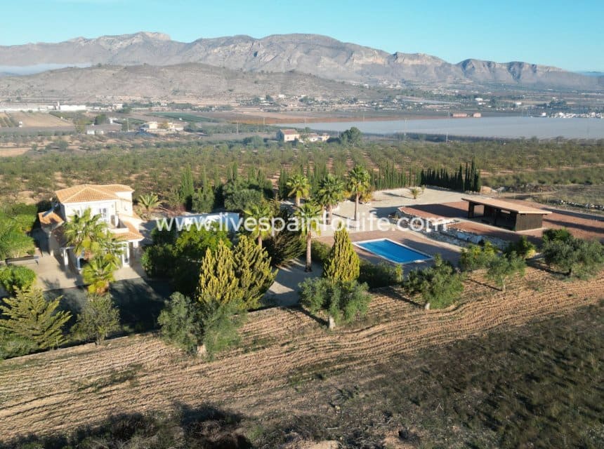 3 soverom Villa til salgs i Hondon de las Nieves med svømmebasseng garasje - € 450 000 (Ref: 10140285)