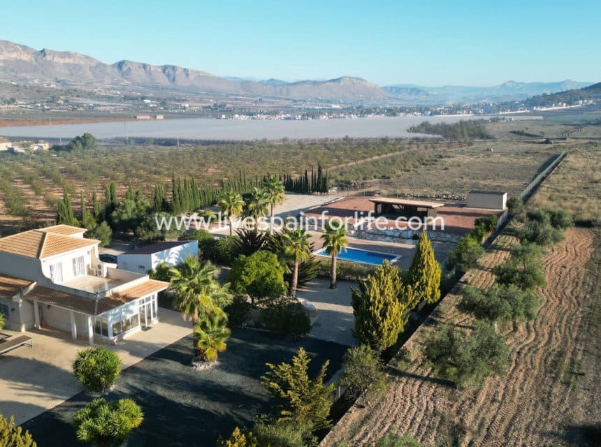 3 soverom Villa til salgs i Hondon de las Nieves med svømmebasseng garasje - € 450 000 (Ref: 10140285)