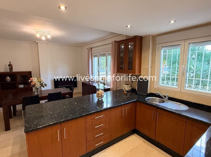 3 soverom Villa til salgs i Hondon de las Nieves med svømmebasseng garasje - € 450 000 (Ref: 10140285)