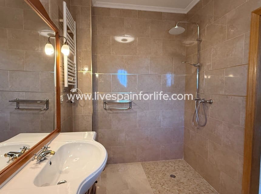 3 soverom Villa til salgs i Hondon de las Nieves med svømmebasseng garasje - € 450 000 (Ref: 10140285)