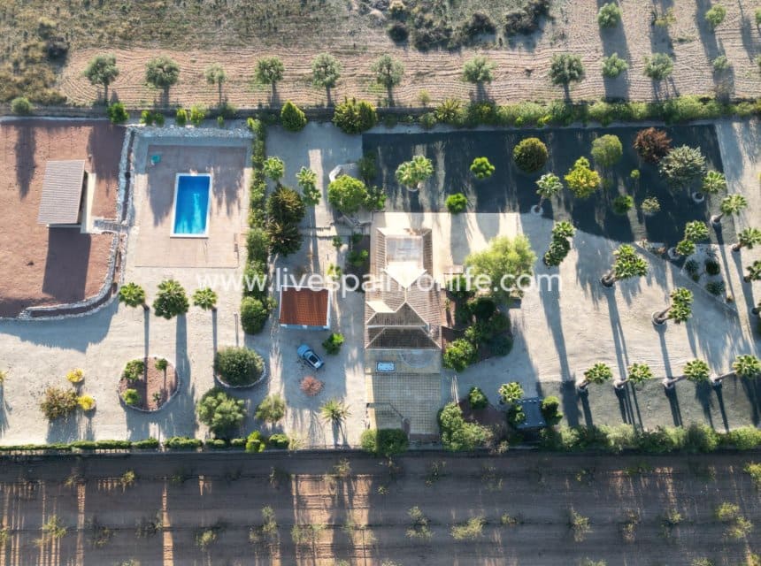 3 soverom Villa til salgs i Hondon de las Nieves med svømmebasseng garasje - € 450 000 (Ref: 10140285)