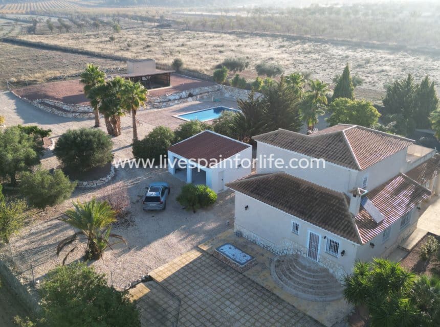 3 soverom Villa til salgs i Hondon de las Nieves med svømmebasseng garasje - € 450 000 (Ref: 10140285)