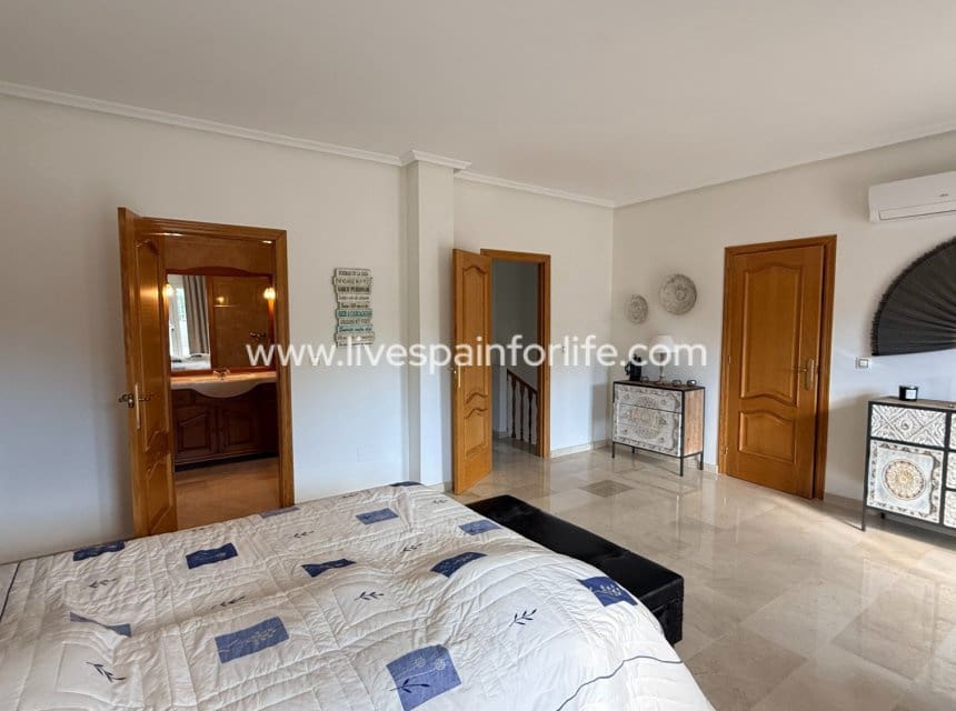 3 soverom Villa til salgs i Hondon de las Nieves med svømmebasseng garasje - € 450 000 (Ref: 10140285)