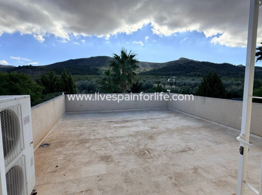 3 soverom Villa til salgs i Hondon de las Nieves med svømmebasseng garasje - € 450 000 (Ref: 10140285)