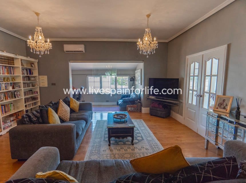 6 soverom Villa til salgs i Heredades med svømmebasseng garasje - € 595 000 (Ref: 10144727)