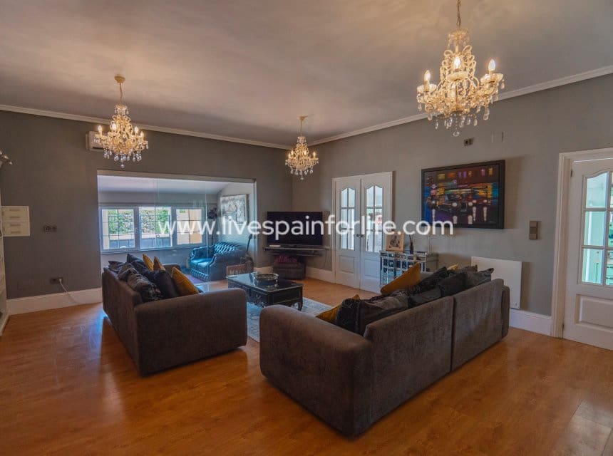 6 soverom Villa til salgs i Heredades med svømmebasseng garasje - € 595 000 (Ref: 10144727)