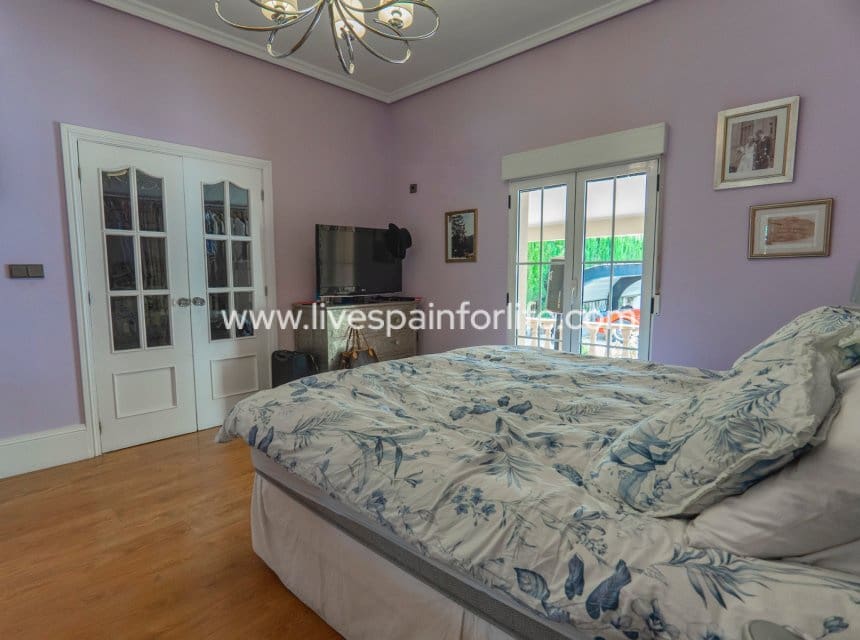 6 soverom Villa til salgs i Heredades med svømmebasseng garasje - € 595 000 (Ref: 10144727)