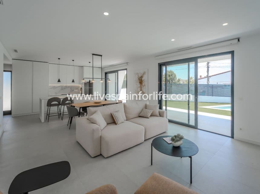 3 camera da letto Villa in vendita in Ciudad Quesada con piscina garage - 690.000 € (Rif: 10144729)