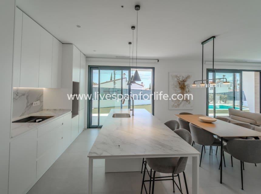 3 camera da letto Villa in vendita in Ciudad Quesada con piscina garage - 690.000 € (Rif: 10144729)