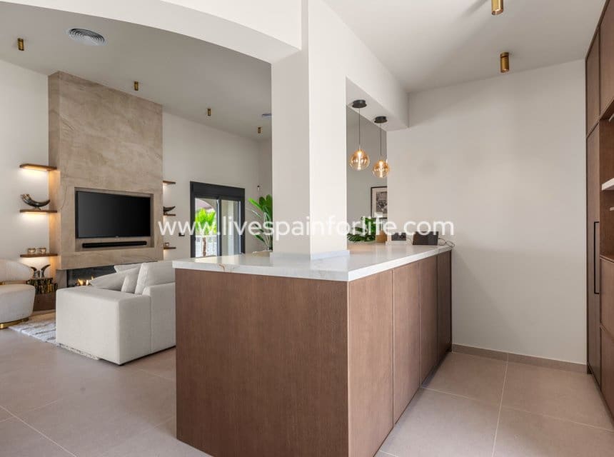 5 slaapkamer Villa te koop in Ciudad Quesada met zwembad garage - € 1.250.000 (Ref: 10144730)