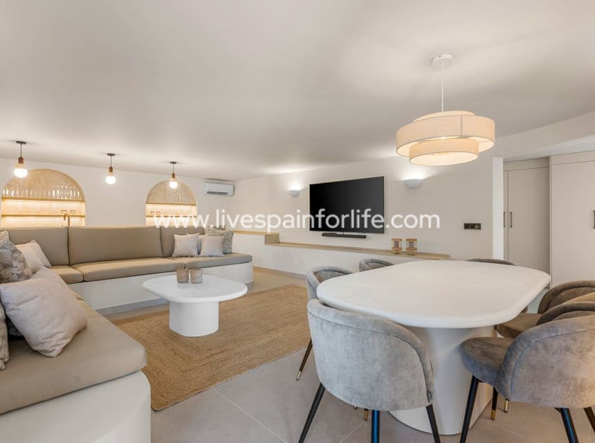 5 slaapkamer Villa te koop in Ciudad Quesada met zwembad garage - € 1.250.000 (Ref: 10144730)