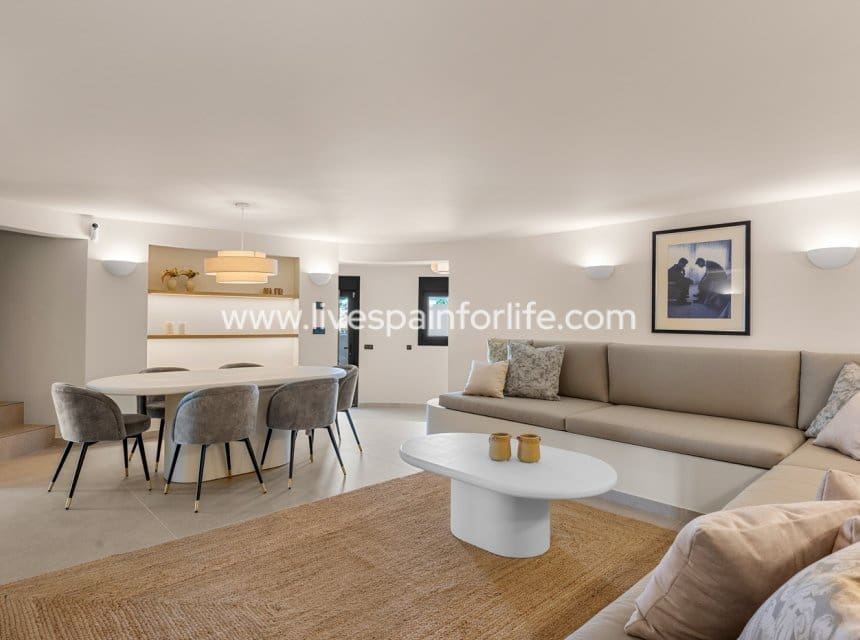 5 slaapkamer Villa te koop in Ciudad Quesada met zwembad garage - € 1.250.000 (Ref: 10144730)