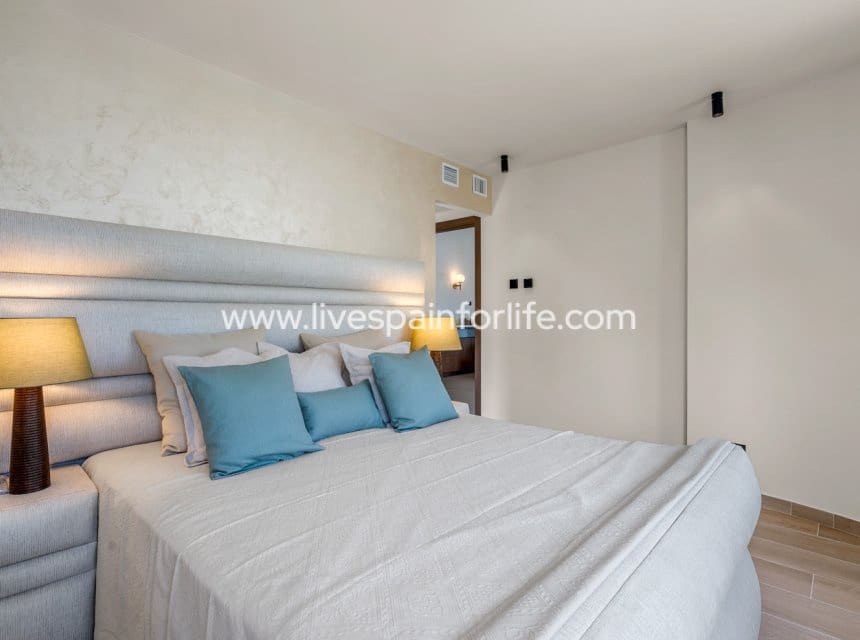 5 slaapkamer Villa te koop in Ciudad Quesada met zwembad garage - € 1.250.000 (Ref: 10144730)