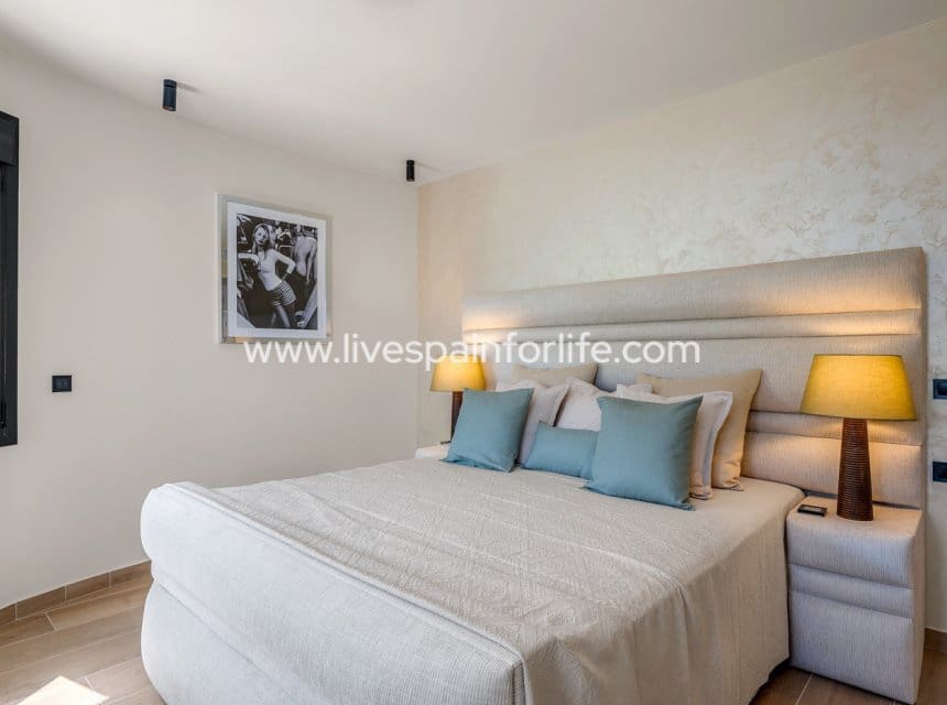 5 slaapkamer Villa te koop in Ciudad Quesada met zwembad garage - € 1.250.000 (Ref: 10144730)