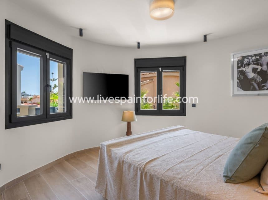 5 slaapkamer Villa te koop in Ciudad Quesada met zwembad garage - € 1.250.000 (Ref: 10144730)