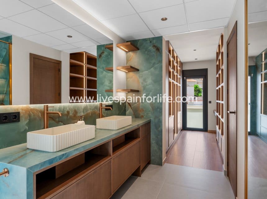 5 slaapkamer Villa te koop in Ciudad Quesada met zwembad garage - € 1.250.000 (Ref: 10144730)