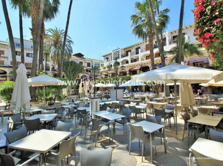 4 sovrum Villa till salu i Villamartin med pool - 799 000 € (Ref: 10144734)