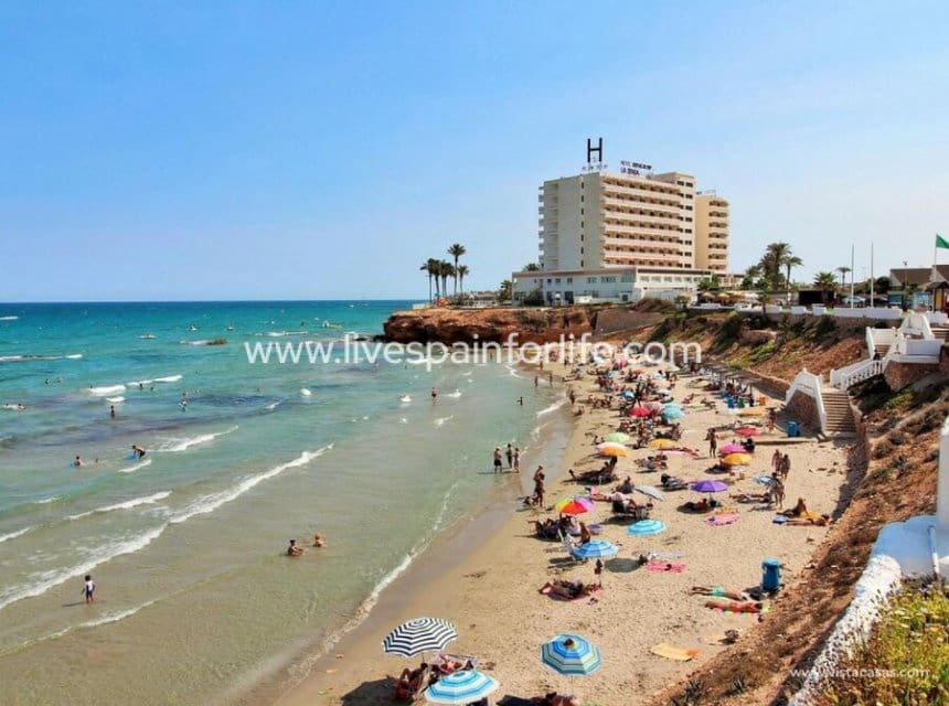 4 sovrum Villa till salu i Villamartin med pool - 799 000 € (Ref: 10144734)