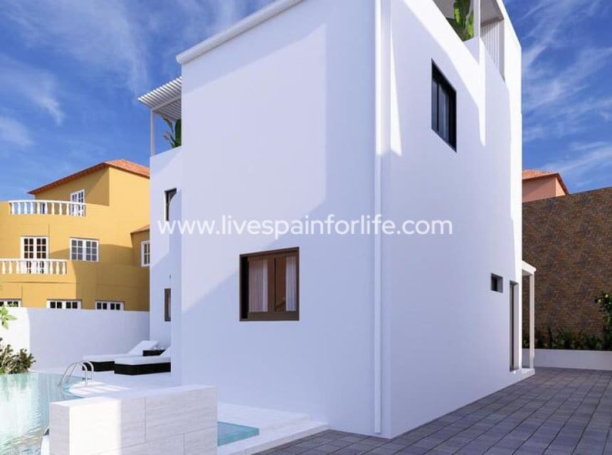 4 bedroom Villa for sale in Villamartin with pool - € 799,000 (Ref: 10144734)