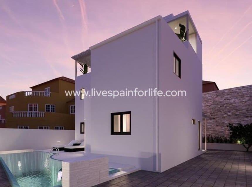4 bedroom Villa for sale in Villamartin with pool - € 799,000 (Ref: 10144734)