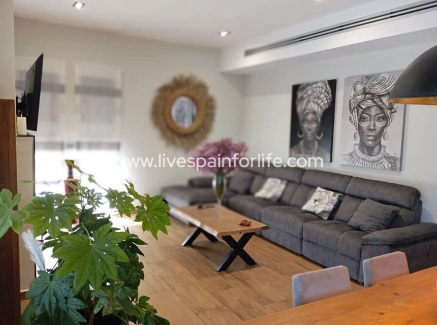 3 Zimmer Villa zu verkaufen in Daya Nueva mit Pool Garage - 750.000 € (Ref: 10144735)