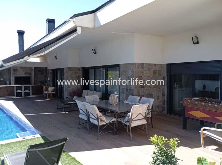 3 Zimmer Villa zu verkaufen in Daya Nueva mit Pool Garage - 750.000 € (Ref: 10144735)