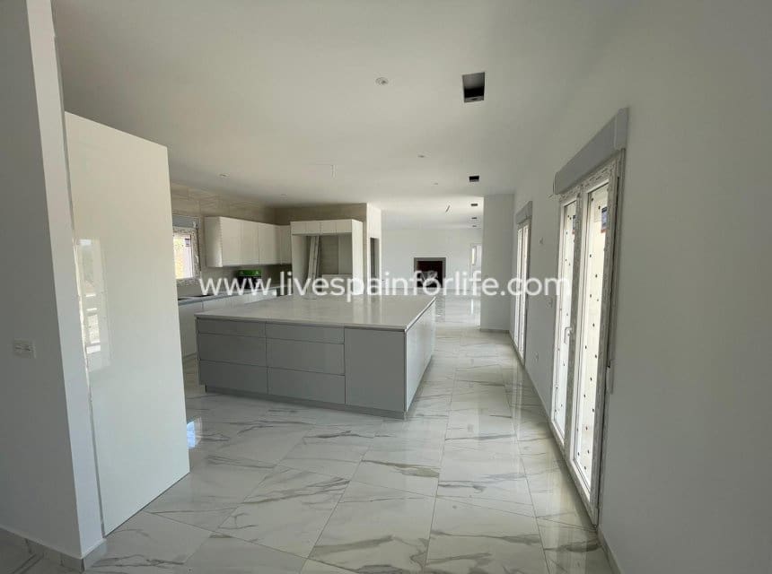 6 sypialnia Willa na sprzedaż w Pinoso z basenem garażem - 611 000 € (Ref: 10153926)