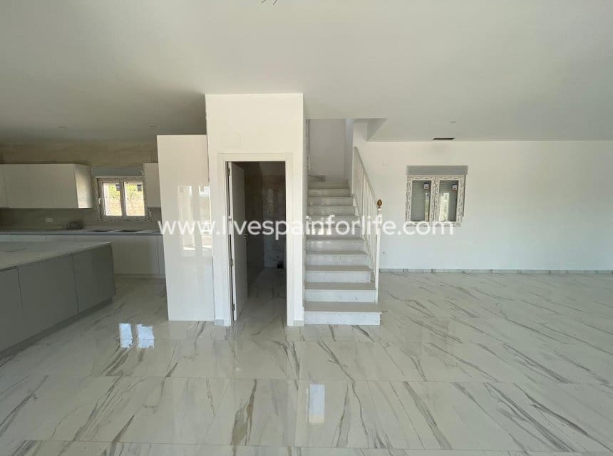 6 sypialnia Willa na sprzedaż w Pinoso z basenem garażem - 611 000 € (Ref: 10153926)