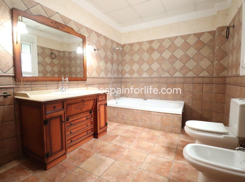 5 bedroom Villa for sale in Rojales with pool - € 600,000 (Ref: 10153927)