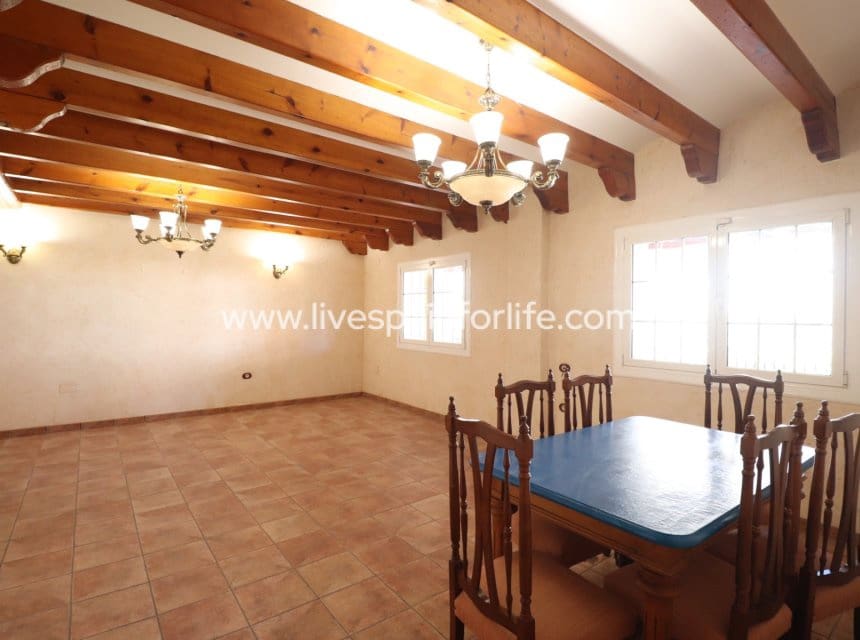 5 bedroom Villa for sale in Rojales with pool - € 600,000 (Ref: 10153927)