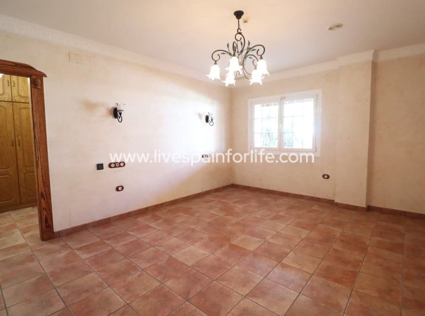 5 bedroom Villa for sale in Rojales with pool - € 600,000 (Ref: 10153927)