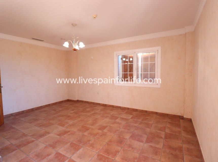 5 bedroom Villa for sale in Rojales with pool - € 600,000 (Ref: 10153927)