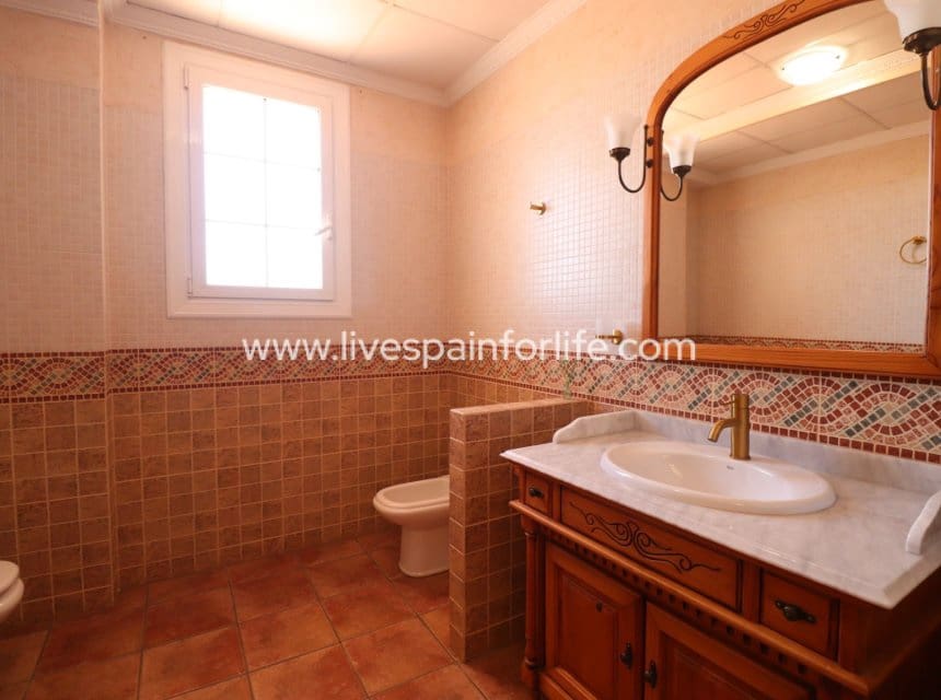 5 bedroom Villa for sale in Rojales with pool - € 600,000 (Ref: 10153927)