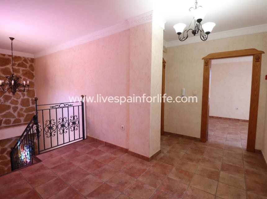 5 bedroom Villa for sale in Rojales with pool - € 600,000 (Ref: 10153927)