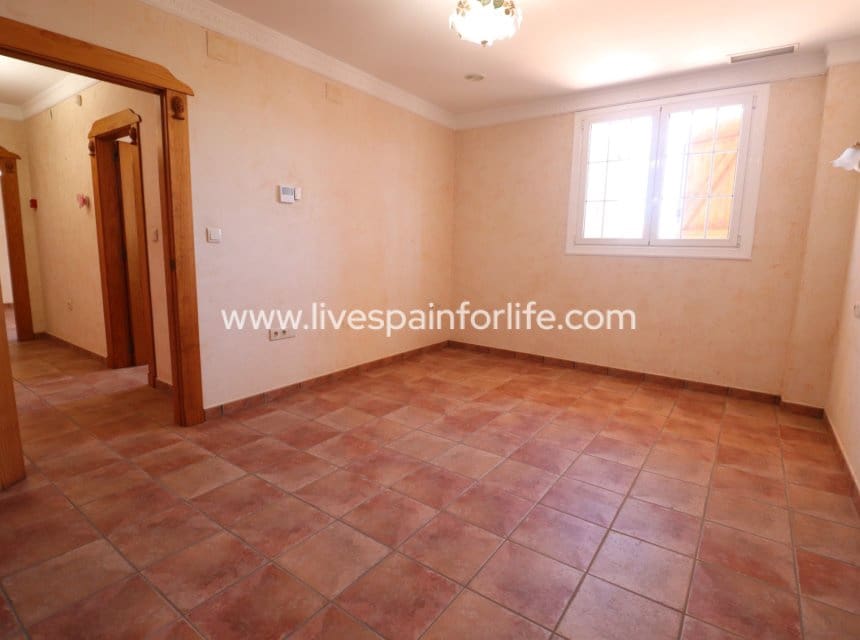 5 bedroom Villa for sale in Rojales with pool - € 600,000 (Ref: 10153927)