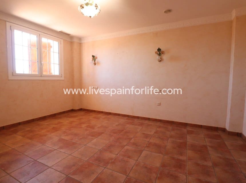 5 bedroom Villa for sale in Rojales with pool - € 600,000 (Ref: 10153927)