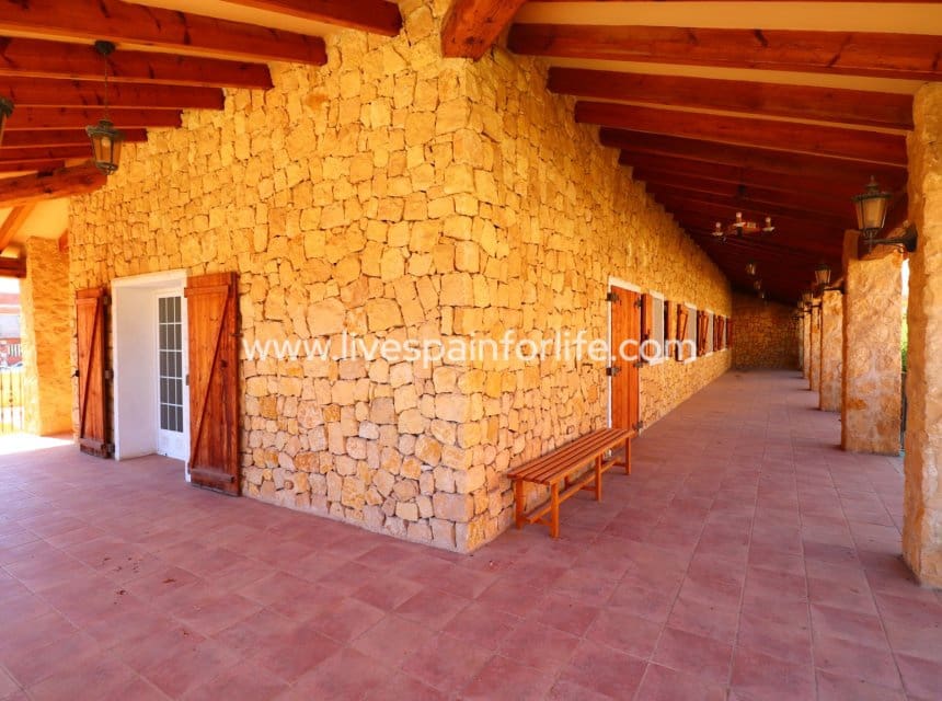 5 bedroom Villa for sale in Rojales with pool - € 600,000 (Ref: 10153927)