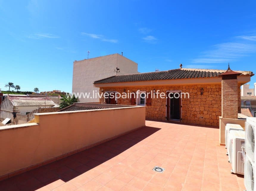 5 bedroom Villa for sale in Rojales with pool - € 600,000 (Ref: 10153927)