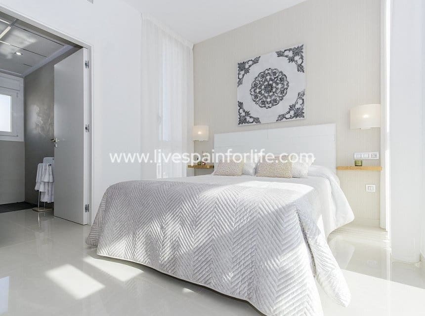 3 bedroom Villa for sale in Los Montesinos with pool garage - € 525,000 (Ref: 10153928)