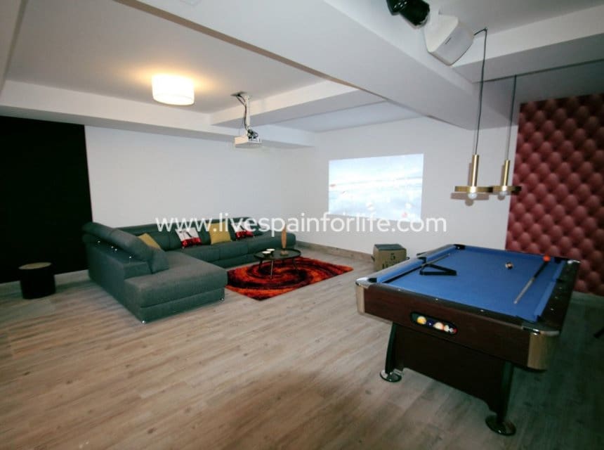 3 bedroom Villa for sale in Los Montesinos with pool garage - € 525,000 (Ref: 10153928)